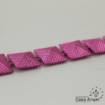 PASAMANERÍA CADENA TACHAS PIRÁMIDALES PVC 8mm